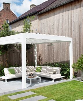 Ein weißes Lamellendach